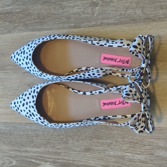 NWOT Betsey Johnson pointed toe flats with bow - Picture 3 of 5